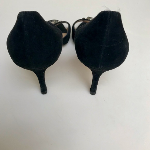 Manolo Blahnik evening shoe 2 1/2 inch heel. - Picture 6 of 6